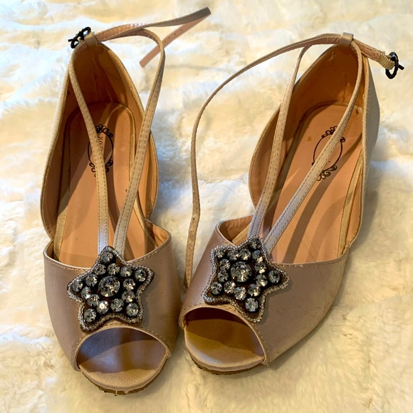 Joyfolie Other - Joyfolie kitten heels with gems